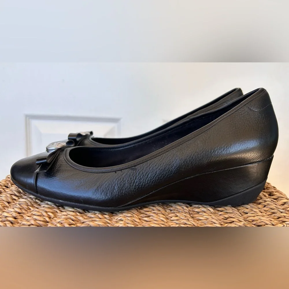 Rockport Women’s Cap Toe Wedges Bow Medallion 9.5‎ W